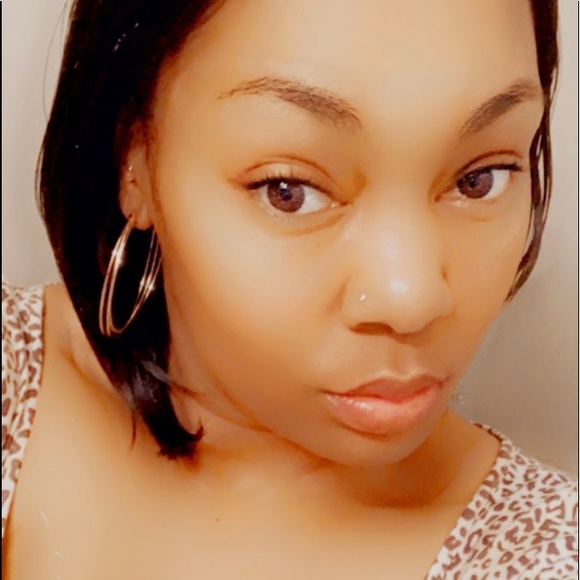 Meet your Posher, Tiva - Picture 1 of 1